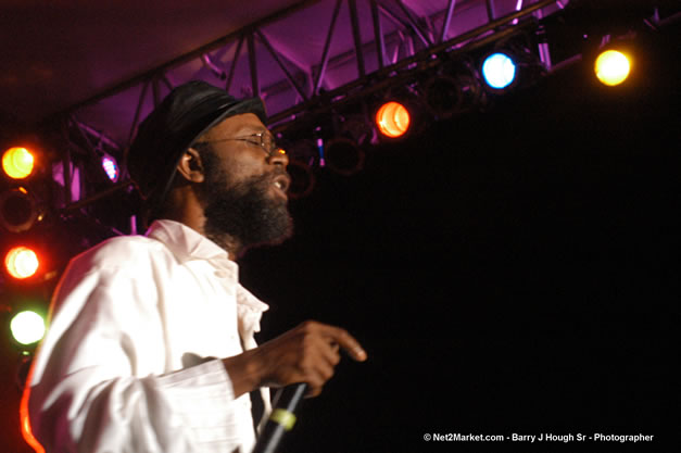Beres Hammond - Red Stripe Reggae Sumfest 2006 - The Summit - Jamaica's Greatest, The World's Best - Saturday, July 22, 2006 - Montego Bay, Jamaica - Negril Travel Guide, Negril Jamaica WI - http://www.negriltravelguide.com - info@negriltravelguide.com...!