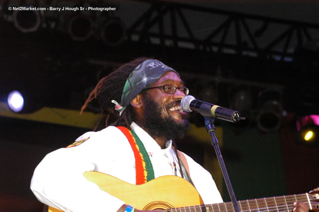 Tarrus Riley - Red Stripe Reggae Sumfest 2006 - The Summit - Jamaica's Greatest, The World's Best - Saturday, July 22, 2006 - Montego Bay, Jamaica - Negril Travel Guide, Negril Jamaica WI - http://www.negriltravelguide.com - info@negriltravelguide.com...!