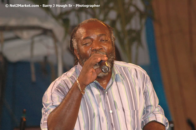 Freddie McGregor @ Western Consciousness 2007 - Presented by King of Kings Productons - Saturday, April 28, 2007 - Llandilo Cultural Centre, Savanna-La-Mar, Westmoreland, Jamaica W.I. - Negril Travel Guide, Negril Jamaica WI - http://www.negriltravelguide.com - info@negriltravelguide.com...!