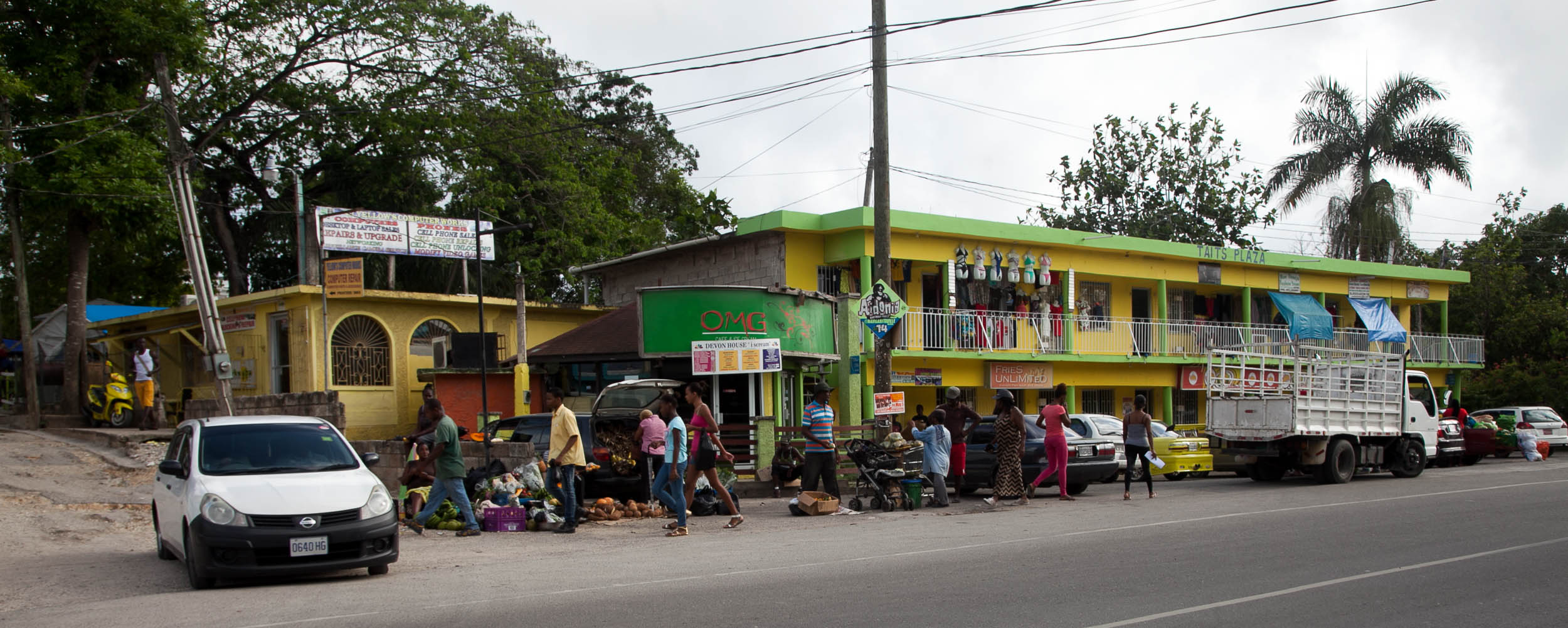 Taits Plaza - Negril Center Shopping - Negril Jamaica